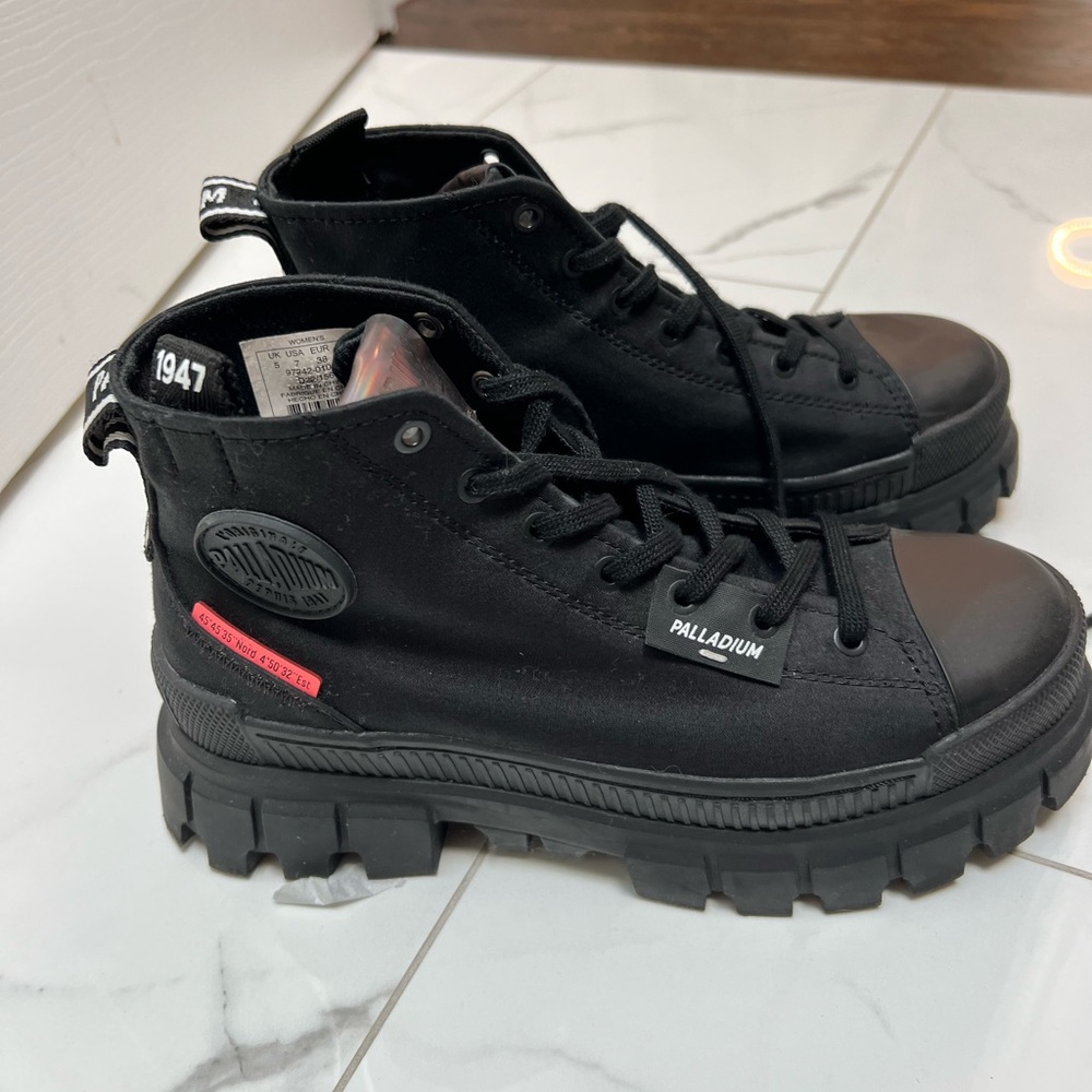 Palladium boots size 7